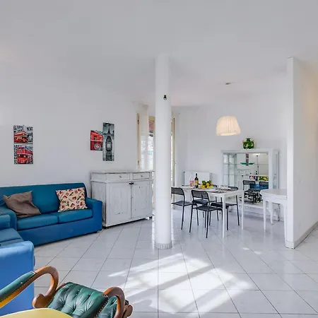 Penthouse Market 700m From Sea - Happy Apartment