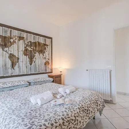 דירה Penthouse Market 700m From Sea - Happy