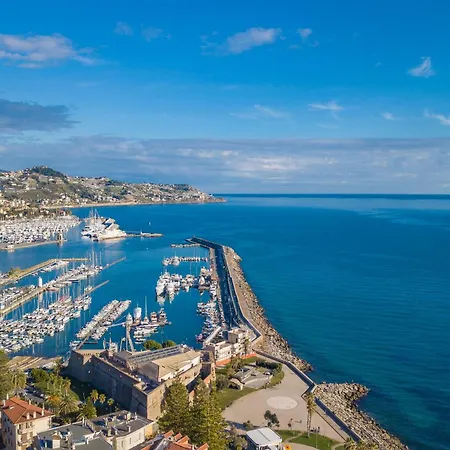 Apartment Penthouse Market 700m From Sea - Happy